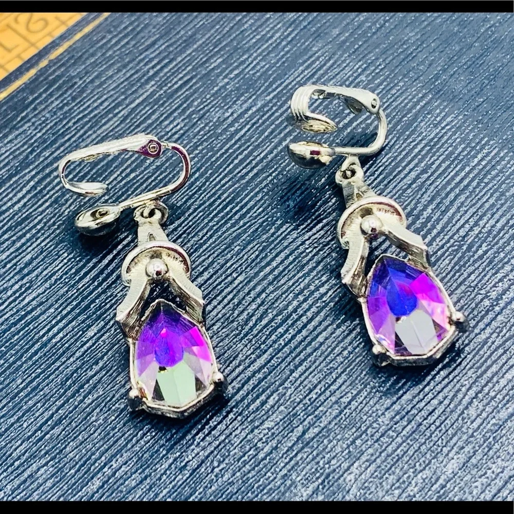 Sarah Coventry raised crystal prism 2 tone clip on dangles gorgeous!
